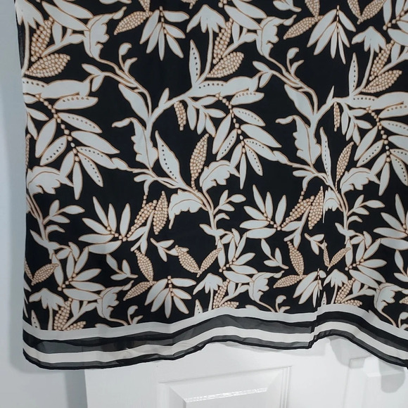 Lane Bryant Cream Tan Bordered Leaves Swing V-Neck Single-Layer Chiffon Tank 26 - Picture 7 of 12